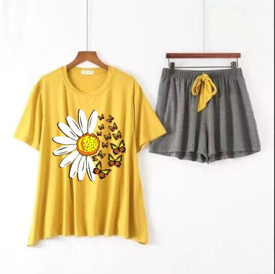 Women's Daisy & Butterfly Graphic T-Shirt and Shorts Lounge Set - Yellow