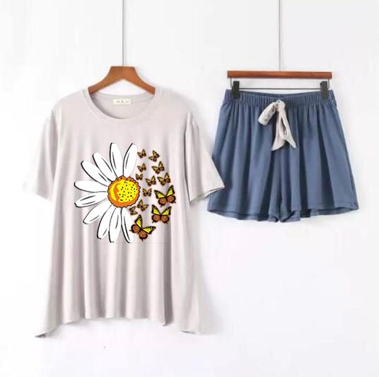 Women's Daisy & Butterfly Graphic T-Shirt and Shorts Lounge Set - Grey
